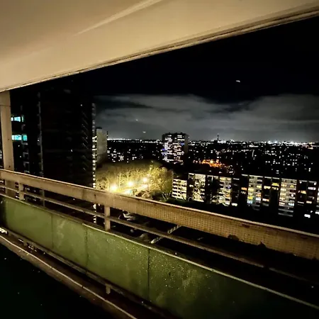 Apartman Modern With Balcony In Duisburg